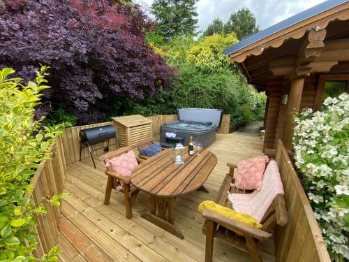 Aymestrey Apartamento | Beautiful 2 Bedroom Log Cabin With Private Hot Tub - Elm