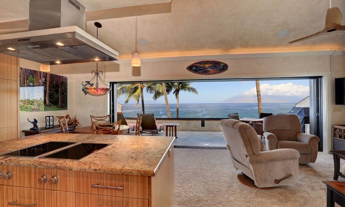Wailea Condominio | Hermoso totalmente remodelado 2 dormitorios frente al mar Condominio Makena Surf F307