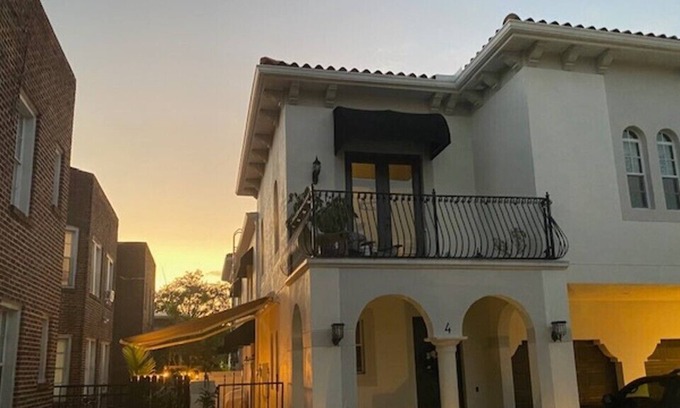 Courier City - Oscawana Casa | Beautiful 2-bedroom retreat steps from Hyde Park / SoHo - Amazing Location!