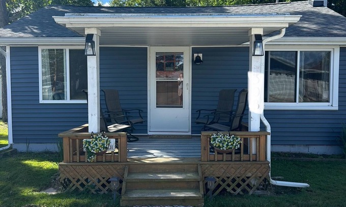 Tawas City Cabina | Beautiful 2-bedroom cabin in East Tawas