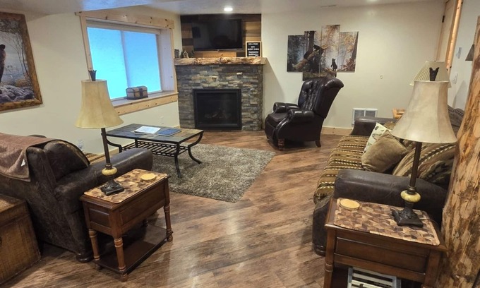 Island Park Cabina | Beautiful 2 Bedroom Cabin with Great Views!