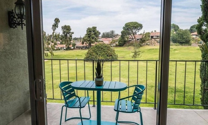 Rancho Bernardo Apartamento | Beautiful 2 Br. Apartment (316923) by Houzlet