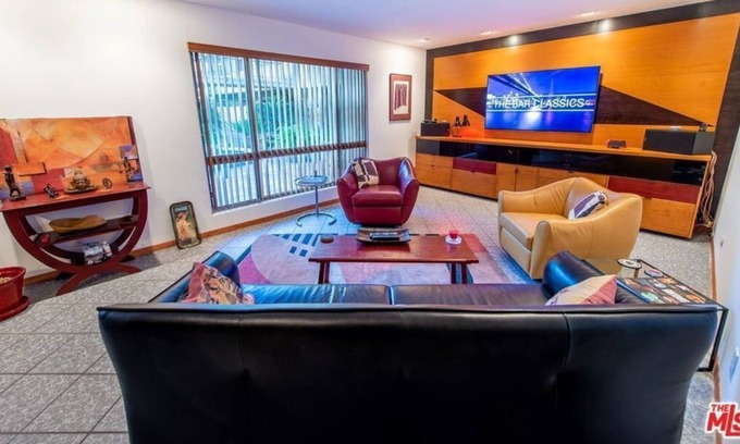 Norma Triangle Condominio | Beautiful 2 Br. Condo L-(590001) by Houzlet