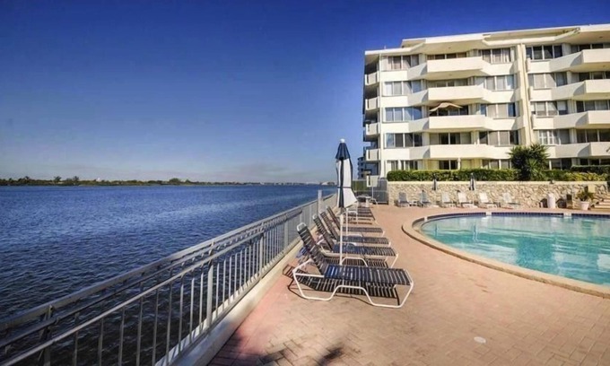 Palm Beach Condominio | Beautiful 2 Br. Condo (230344) by Houzlet