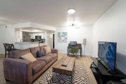 Mesa Apartamento | Beautiful 2 BR Mesa Riverview Apt, Close to 202 HW!