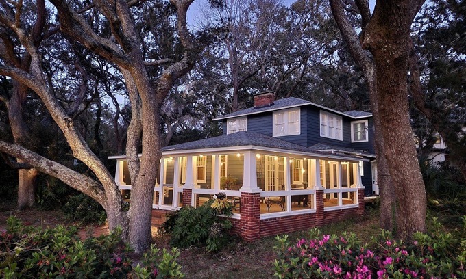 East Pensacola Heights Casa | Beautiful 2-story bungalow across from bayou near beach and downtown!