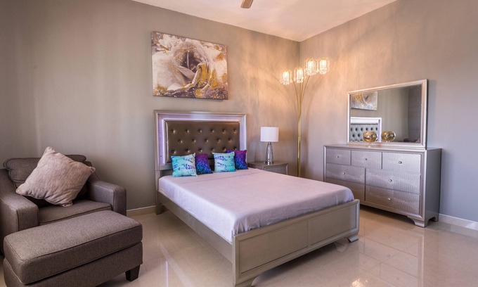 Island Harbour Condominio | El ático en el castillo de Andy, cerca de la playa de Shoal Bay