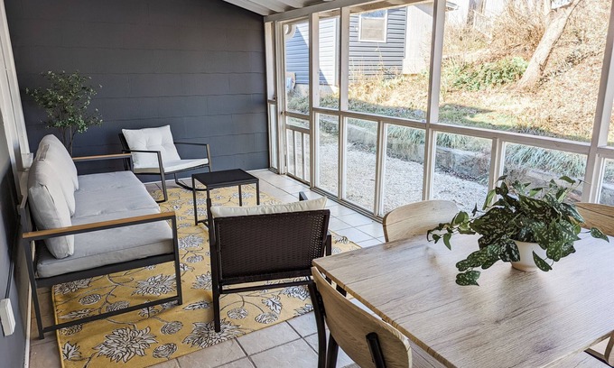 Marion Casa | Beautiful 2bd/2ba house in Downtown Marion minutes to Blueridge Pkwy/Lake James