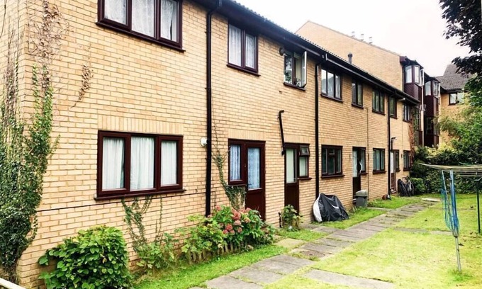 Enfield Lock Condominio | Beautiful 2bed apartment - transport & parking AVL