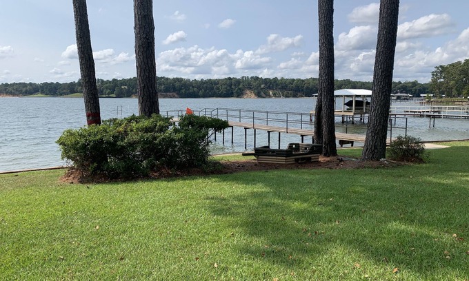 Abbeville Casa | Beautiful 2BR/2.5 BA - Lakefront, Private Dock & Boat Ramp. Starlink Internet.