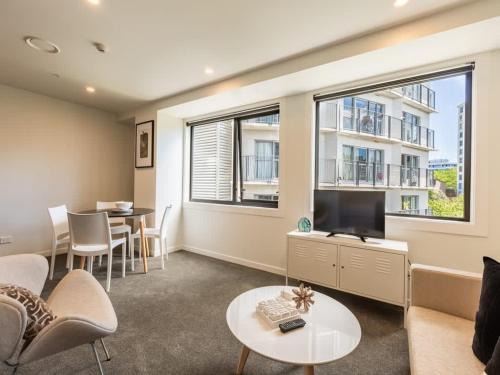 Newton Apartamento | Beautiful 2BR Unit next to Myers Park Zodiak Stays