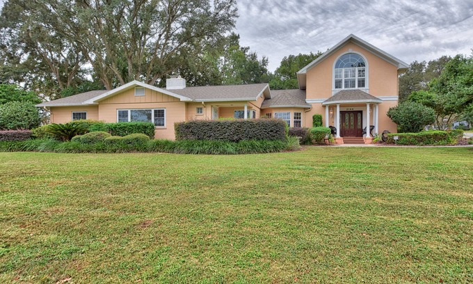 Fort King District Casa | Hermosa casa 3/2 ubicada en Ocala con vista al campo de golf