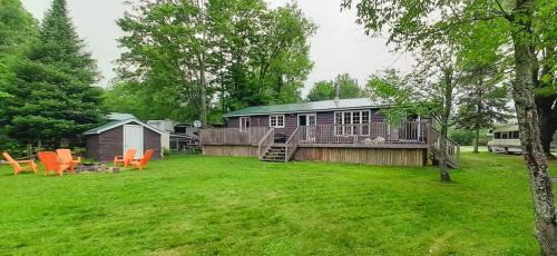 Minden Hills Casa | Beautiful 3 Bdrm + Bunkie Waterfront Cottage Near Gull Lake