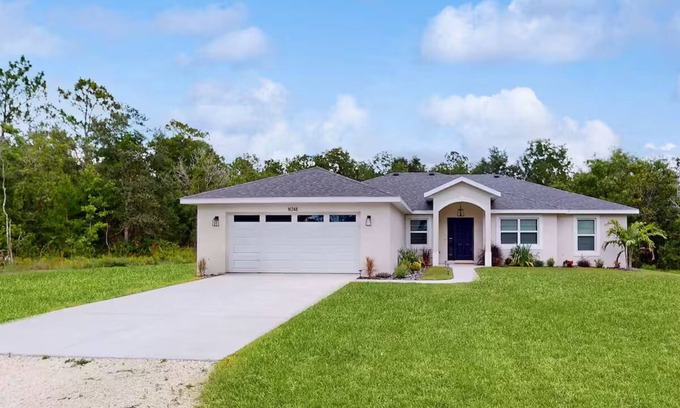 Brooksville Casa | Beautiful 3-bdrm in WEEKI WACHEE! Close to beaches, hospitals, golf & SPLASH PAD