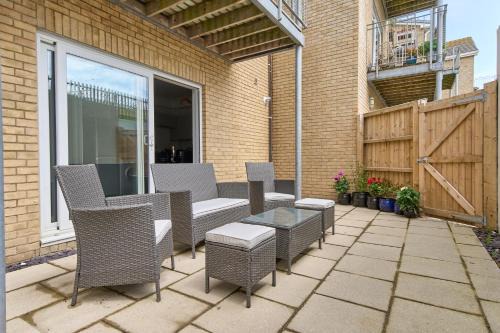 Ventnor Apartamento | Beautiful 3 Bed Apartment In Bonchurch - Nr Ventnor - Large Outside Terrace & Parking - Dog Friendly - The Perfect Choice For Couples, Friends, Families - 5 Mins To Beach - 15