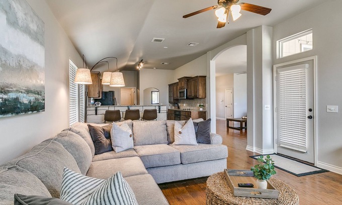 Edmond Casa | Beautiful 3 bed in Family Friendly Neighborhood