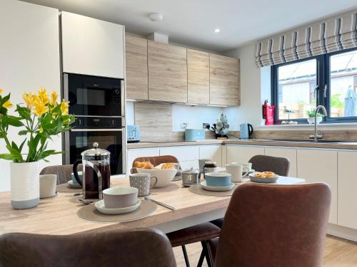 Chysauster Casa | Beautiful 3 Bed Townhouse with Parking, close to Sea Front