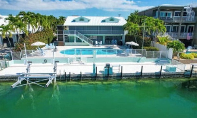 Summerland Key Casa | Beautiful 3 Bedroom 3 Bath Open Water Pool Home With Excellent Boating