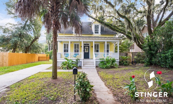 Beaufort Casa | Beautiful 3 bedroom 3 bath home close to downtown and the Spanish Moss Trail.