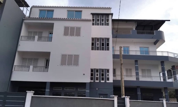 Tarrafal Apartamento | Beautiful 3-bedroom apartment with bathroom, toilet and washbasin. If