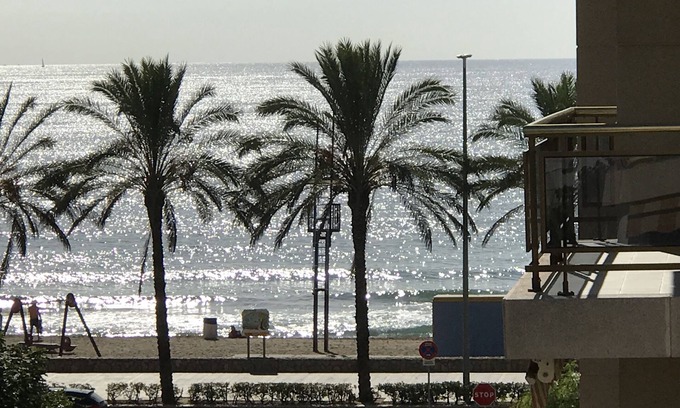 Calafell Apartamento | Hermosa casa de 3 dormitorios con piscina y vistas 50m de la playa en el mar