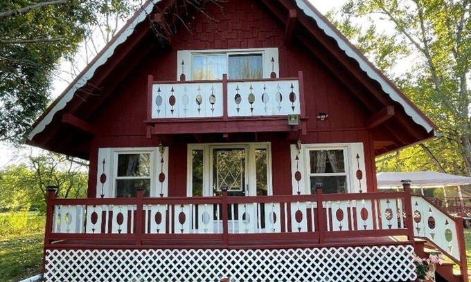 Esperance Chalet De Esquí | Beautiful 3-bedroom chalet with a private 5 acre pond in Esperance