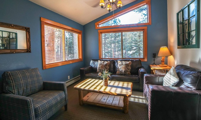 Estes Park Chalet De Esquí | Vistas a las montañas, Jacuzzi Personal, temporada piscina, cerca del Parque Nacional