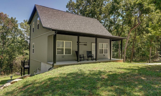 Umber View Heights Cabina | Beautiful 3 bedroom cabin in the woods close to the lake
