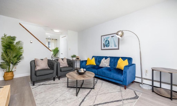 Hartford Casa | Beautiful 3 bedroom Condo in Hartford!