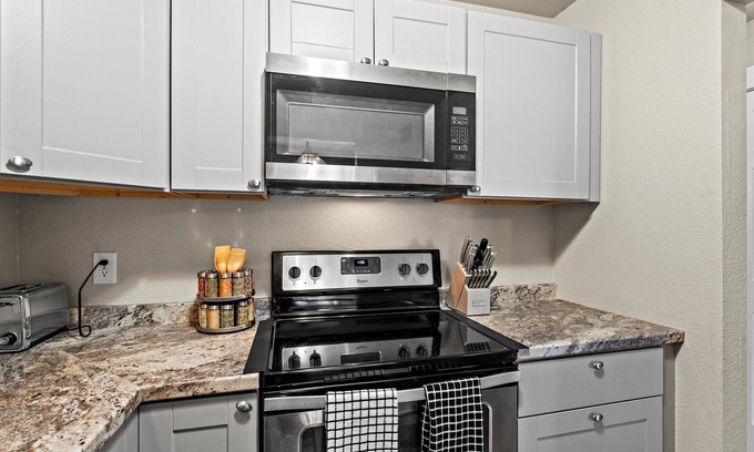 Northeast Anchorage Casa | Beautiful 3-bedroom house with a backyard and garage