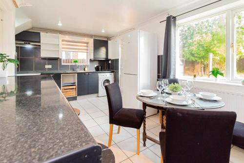 Eight Ash Green Casa | Beautiful 3 Bedroom Home with Parking & Garden