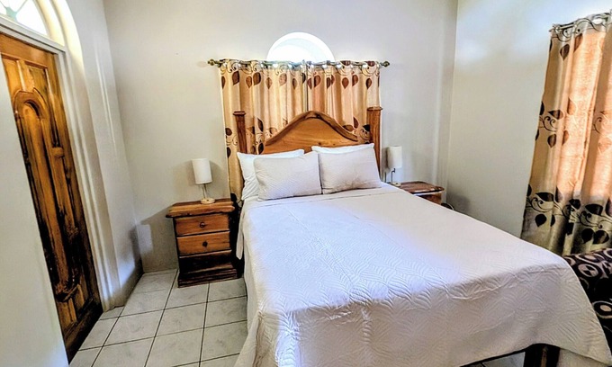 Hope Bay Casa | Soothing 3-bedroom house with AC in Hope Bay