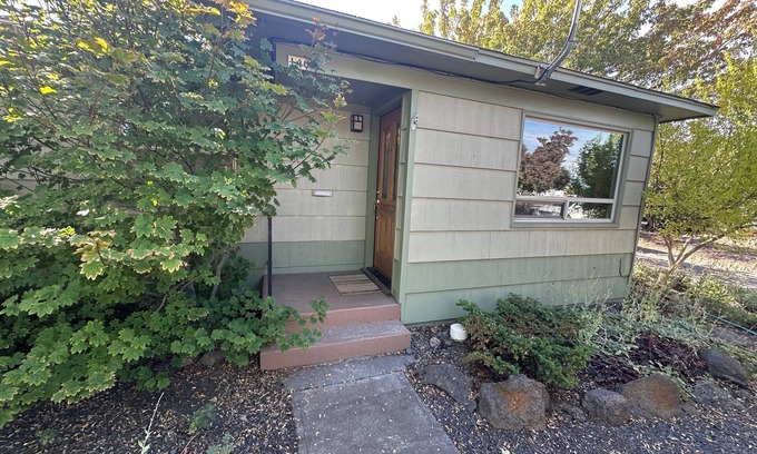 Redmond Casa | Beautiful 3-bedroom home in Redmond. Family friendly, walk to downtown!