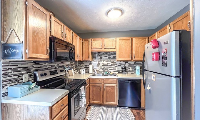 Omaha Casa | Beautiful 3 Bedroom Home with Hot Tub and Game Room
