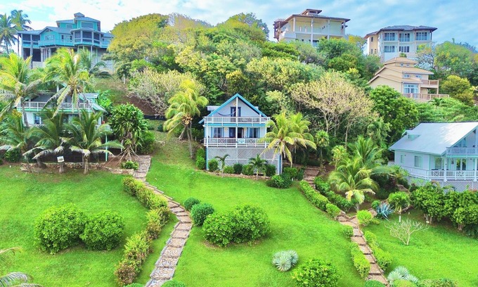 Antoneys Cay Cabaña | Beautiful 3-bedroom Island Home in West Bay with an Ocean View and a Pool