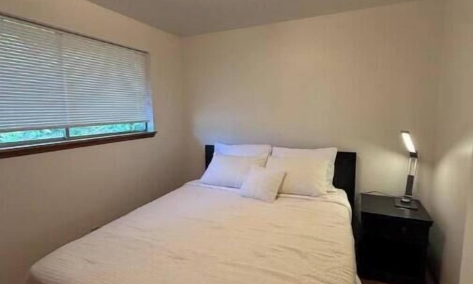 Seattle Metro Area Casa | Beautiful 3 Bedroom Shoreline Guesthouse