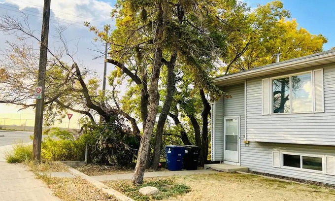 Saskatoon Casa | Beautiful 3-bedroom townhouse with free parking