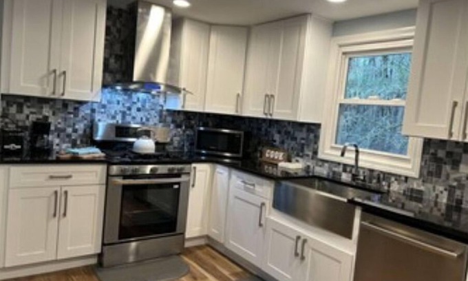 Maple Hill Casa | Beautiful 3 bedroom home centrally located in picturesque CT.