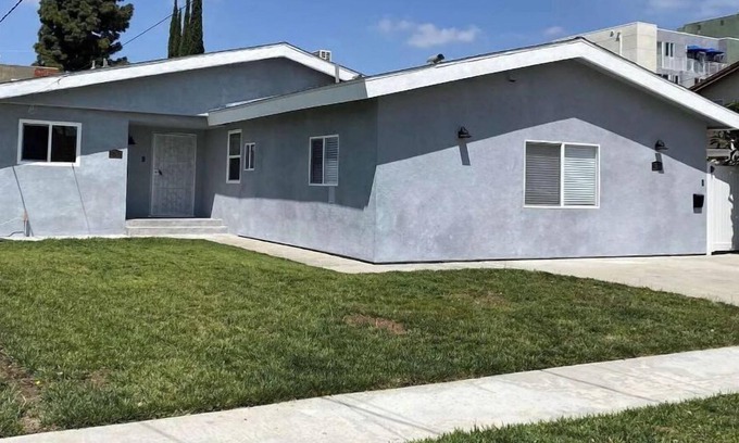 Valley Glen Casa | Beautiful 3 bedroom home with family sized pool