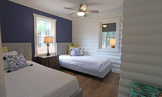 New Lisbon Casa | Beautiful 3 Bedroom Home near Lake and Night Life!
