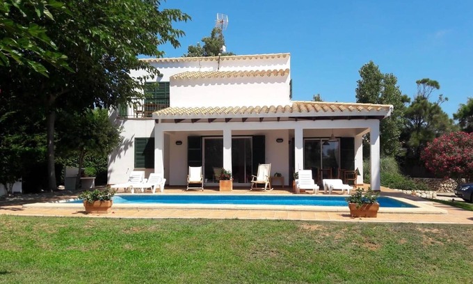 Binisafua Villa | Villa encantadora de 3 Habitaciones con piscina privada y vistas al mar