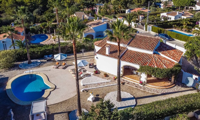 Costa Nova Villa | Preciosa Villa de 3 Dormitorios con Piscina