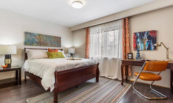 Victoria Village Casa | Beautiful 3 bedrooms facing library and school