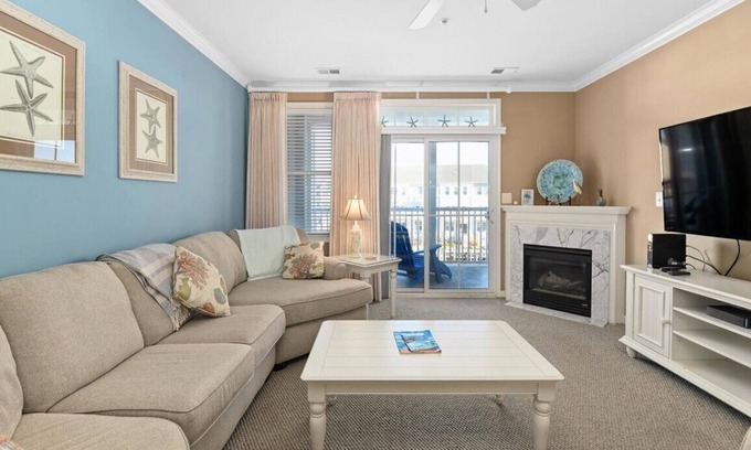 Sunset Island Condominio | Beautiful 3 BR 2 BA Unit in Amenity Filled Sunset Island