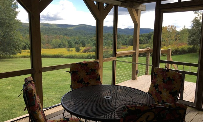 Brainard Casa | Beautiful 3 BR Berkshire Home - Vistas a las montañas y privacidad en 10 acres