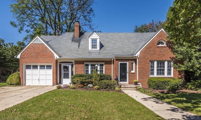 Frederick Casa | Beautiful 3 BR home within walking distance to historic downtown Frederick