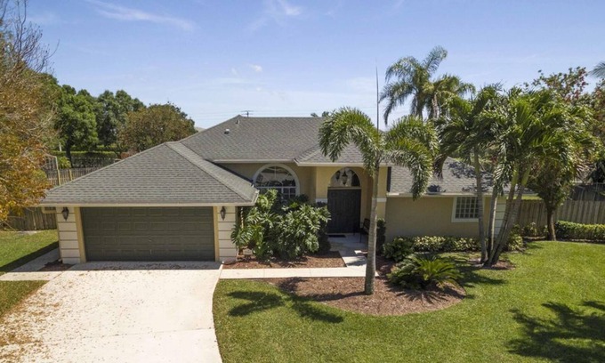Equestrian Walk Apartamento | Beautiful 3 Br. Single family (101172) by Houzlet