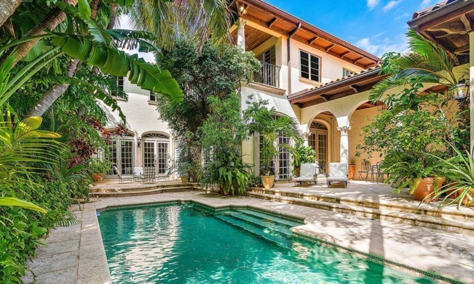 Palm Beach Casa | Beautiful 3 Br. Townhome (101130) by Houzlet