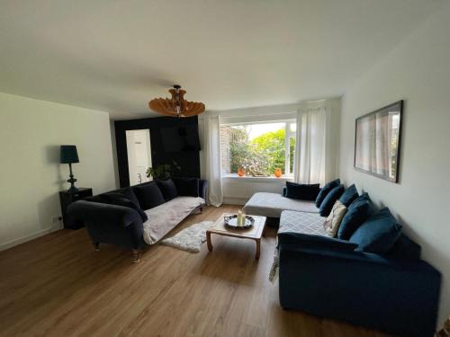 Brampton Casa | Beautiful 3 Double Bedroom Home-Cambridge Village Location