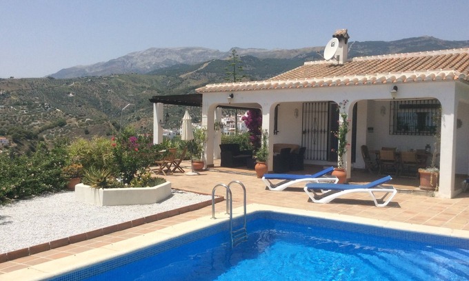 Canillas de Albaida Villa | Hermosa villa 3 bedrooomed con piscina privada, impresionantes vistas, cerca de Cómpeta